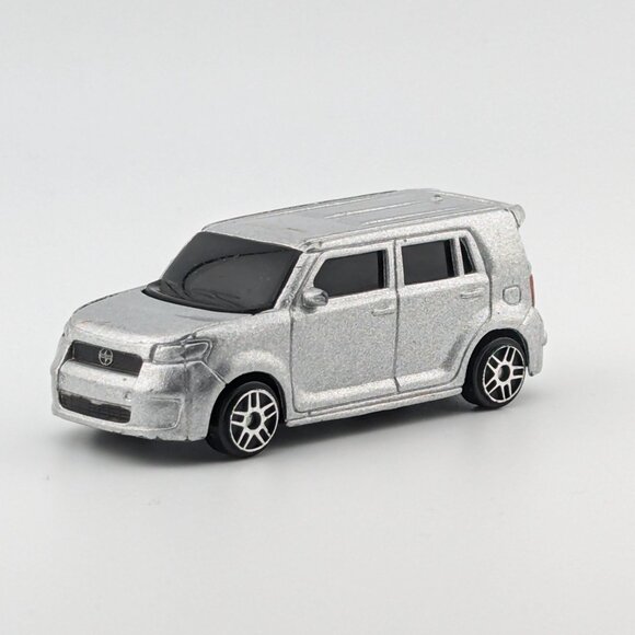 Maisto 2008 Scion xB collectible diecast car - Picture 3 of 4